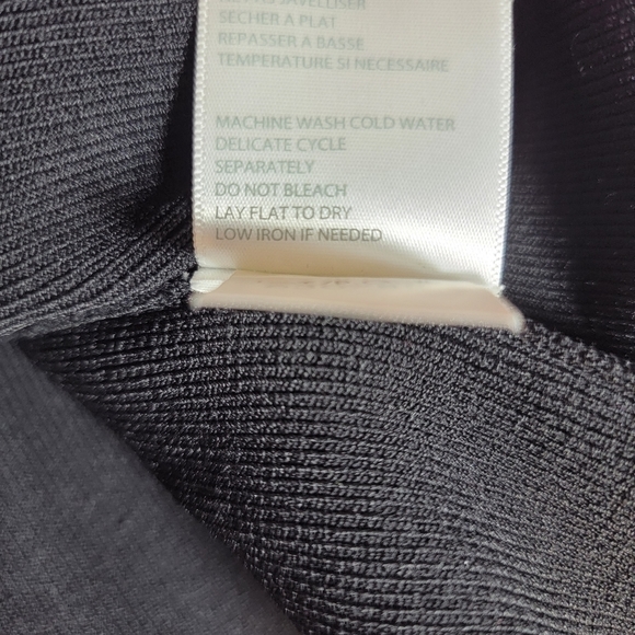 RED and Black Tribal long-sleeved dress. Size Small - Picture 13 of 13